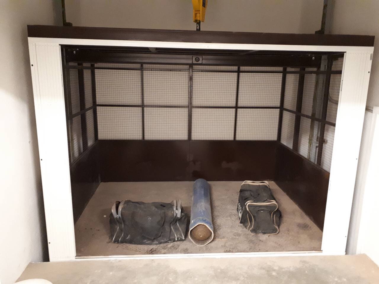 Грузовой подъемник в готовой шахте, 2000 кг, Ангарск