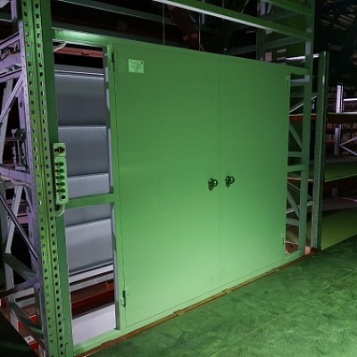 Подъемник грузовой в металлокаркасной шахте