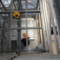 Подъемник в металлокаркасной шахте, 1000 кг, Казань