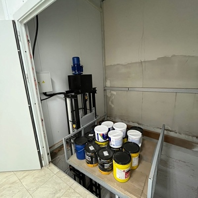 Консольный (мачтовый) цепной грузовой подъемник, 500 кг